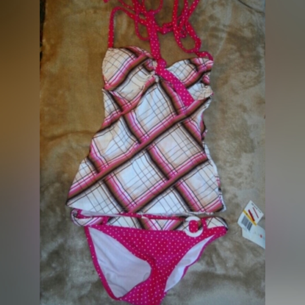 !! DESPERATELY LOOKING FOR THESE TANKINIS !!